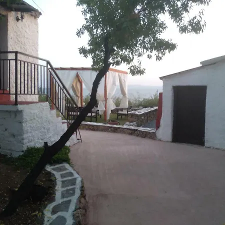 Feriehus Avia Traditional Stone House Akrogiali