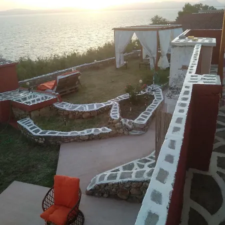 Avia Traditional Stone House Holiday home Akrogiali