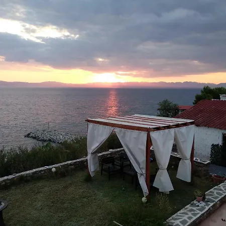 Avia Traditional Stone House Akrogiali